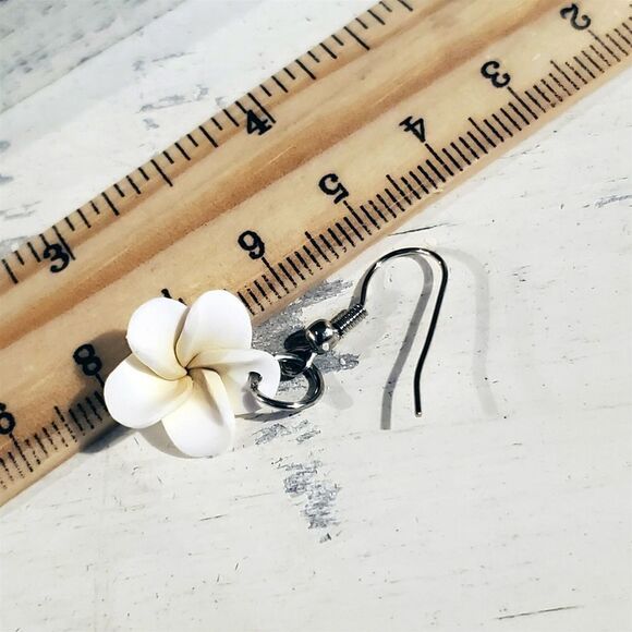 Hand Crafted Fimo Polymer Clay White Hawaiian Plumeria Flower Bead Earrings - Picture 5 of 5